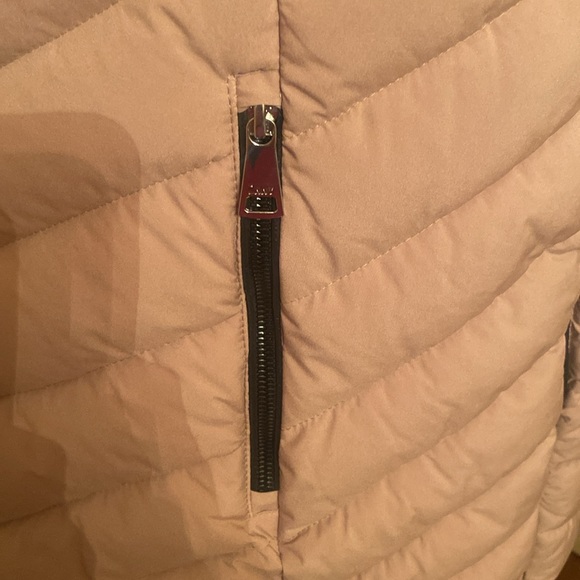 DKNY WOMEN’S BIB FRONT LIGHT WEIGHT PUFFER COAT NWT - Picture 5 of 16